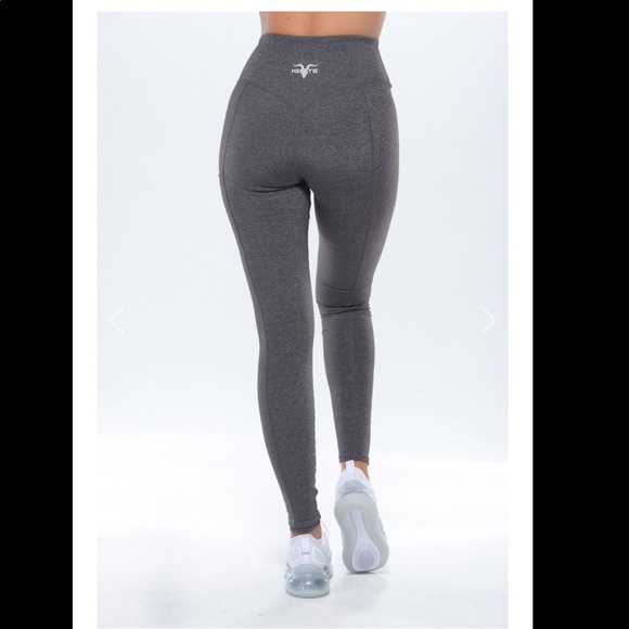 IGNITE ‘Simplicity' Workout Leggings - Picture 3 of 8